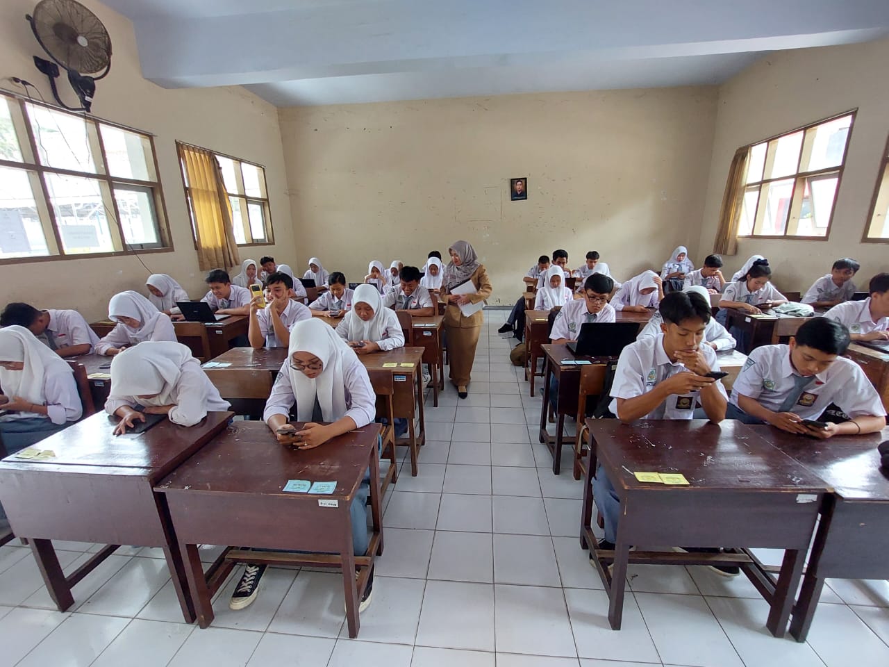 Jangan biarkan masalahmu berlarut-larut.